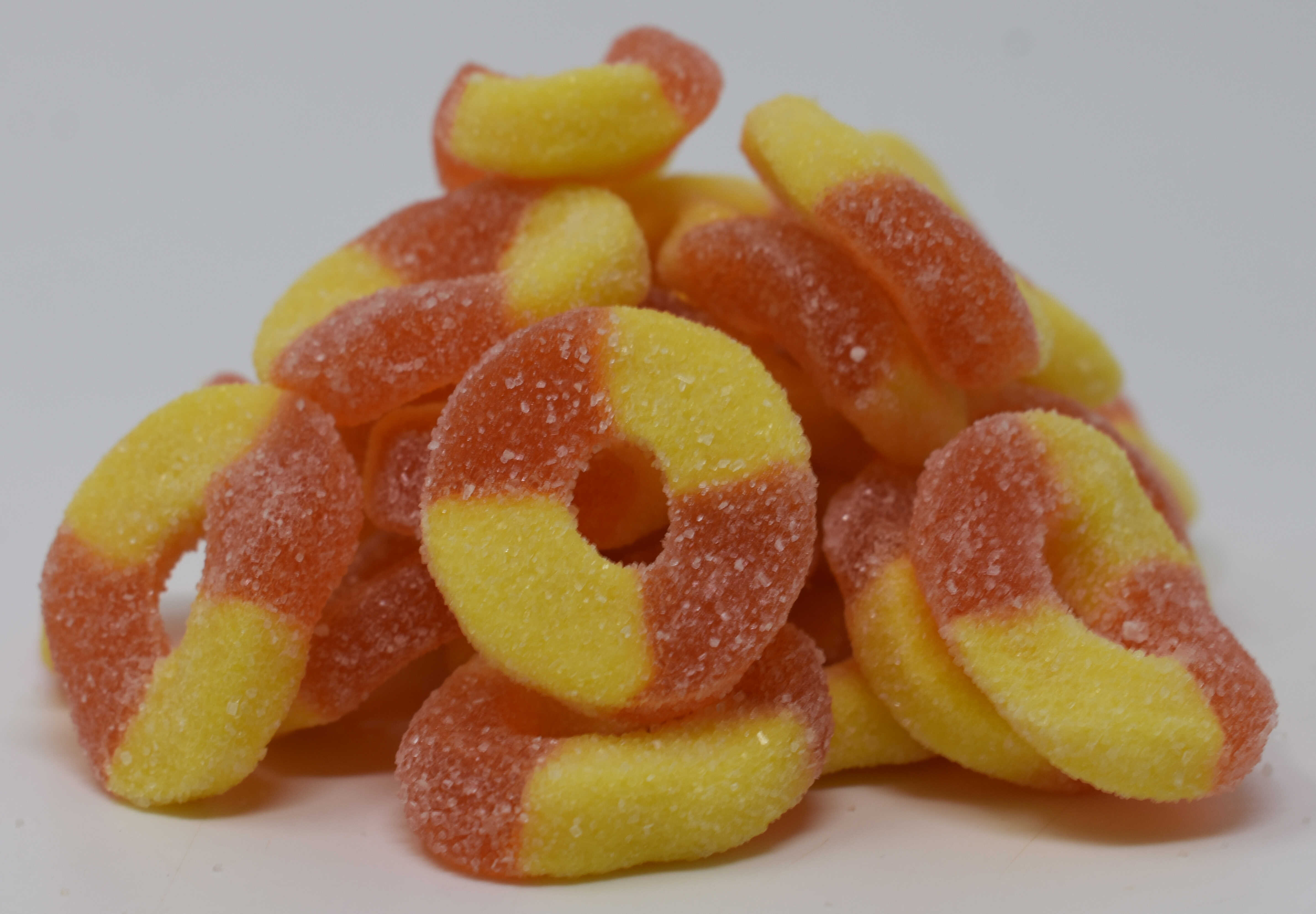 Gummi Peach Rings - Side Photo